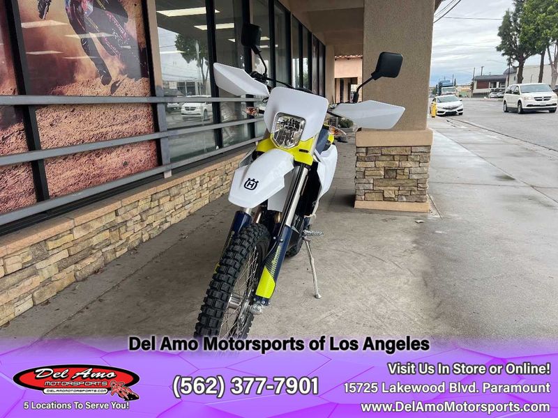 2024 HUSQVARNA FE 501S  in a WHITE exterior color. Del Amo Motorsports of Los Angeles (562) 262-9181 delamomotorsports.com 