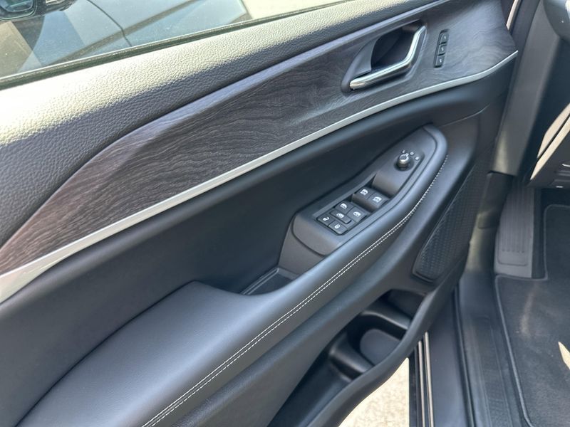 New 2025 Jeep Grand Cherokee L Limited 4x4Image 21