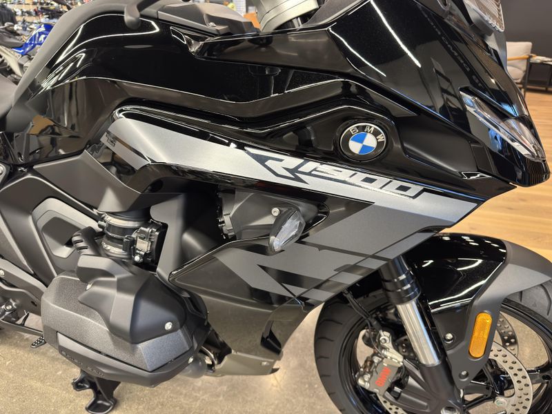 2026 BMW R 1300 RS - BLACK STORM METALLIC - TRIPLE BLACK 