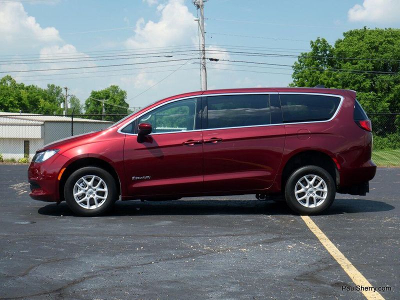 Used 2023 Chrysler Voyager LXImage 34