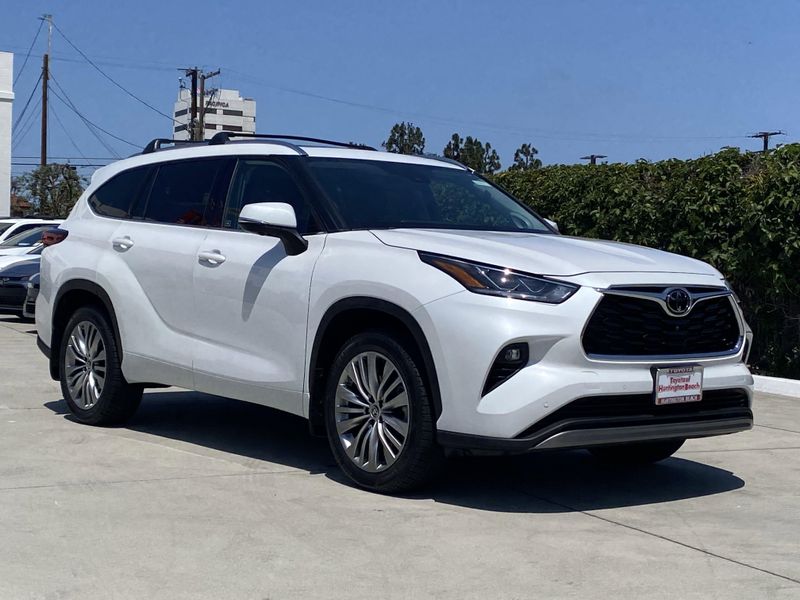New 2023 Toyota Highlander PlatinumImage 2
