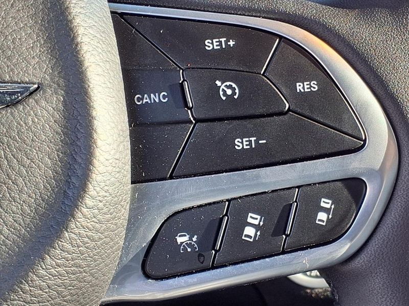 Used 2023 Chrysler 300 TouringImage 21