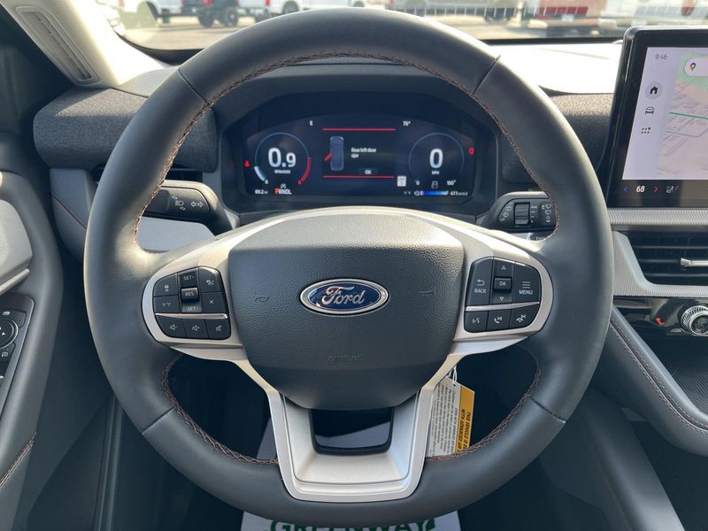 2025 Ford Explorer photo 21