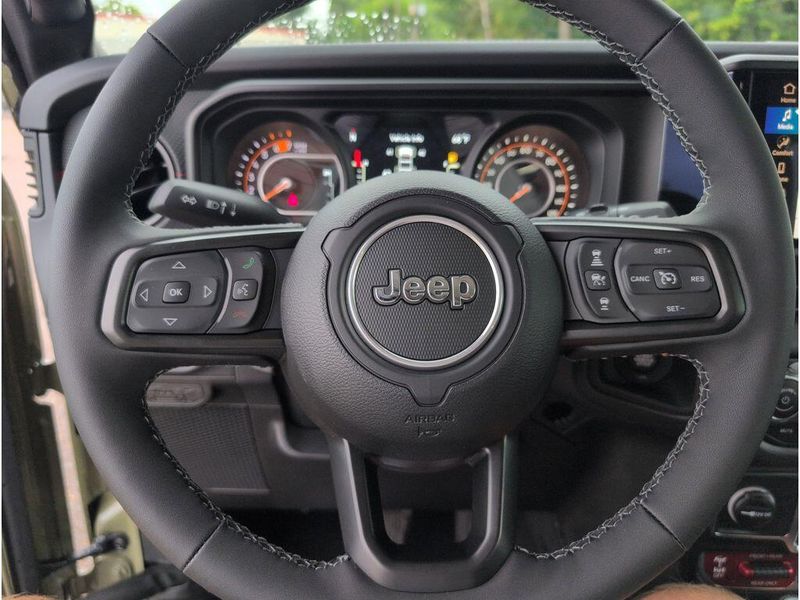 New 2025 Jeep Wrangler 4-door RubiconImage 22