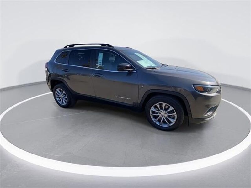 2022 Jeep Cherokee Latitude LuxImage 2