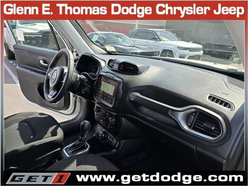 2023 Jeep Renegade Latitude Upland photo 28