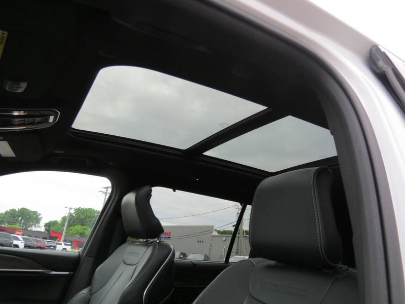 Used 2025 Jeep Grand Cherokee L Overland 4x4 4dr SUVImage 19