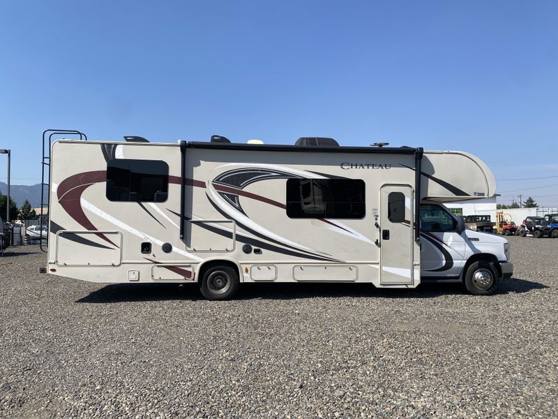 Used 2017 THOR CHATEAU 31Y Image 3