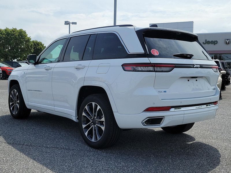 2023 Jeep Cherokee Overland 4xe photo 3