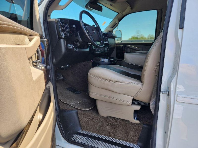 2019 GMC Savana Image 12