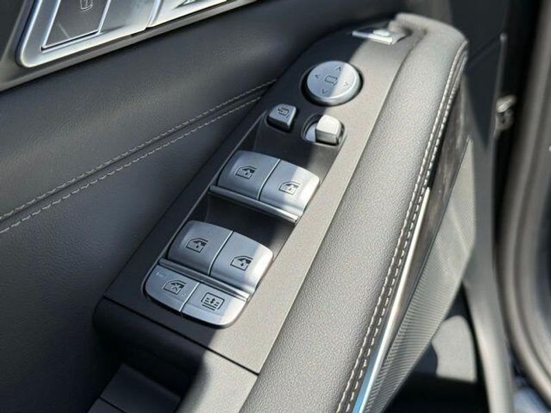 New 2027 BMW X7 xDrive40iImage 16