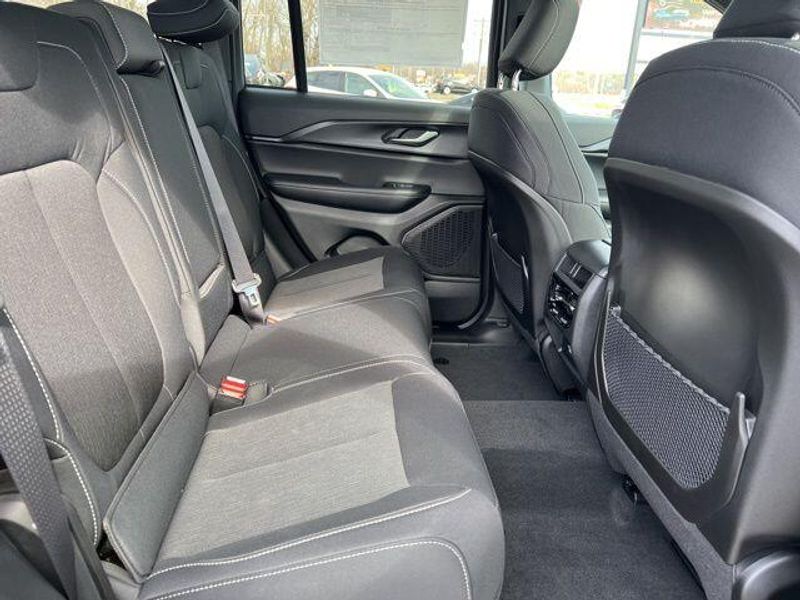 2025 Jeep Grand Cherokee Laredo X 4x4