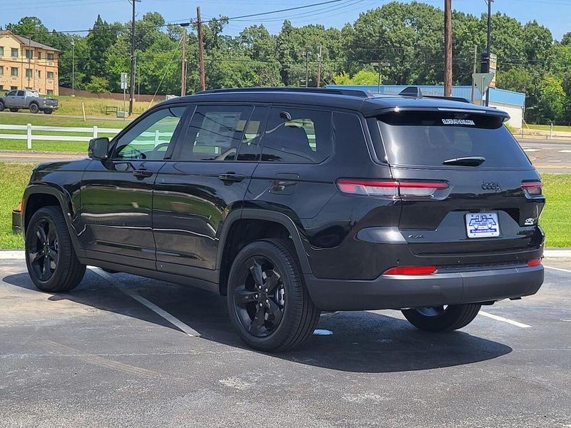 2025 Jeep Grand Cherokee L Limited 4x4Image 4