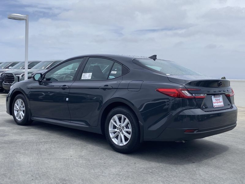 2025 Toyota Camry LEImage 5