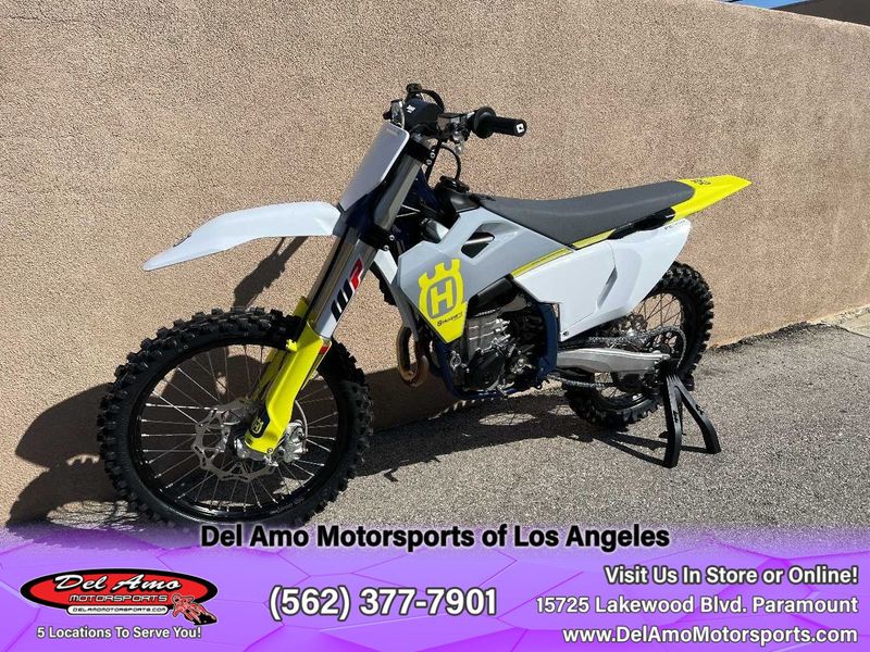 2024 HUSQVARNA FC 450  in a WHITE exterior color. Del Amo Motorsports of Los Angeles (562) 262-9181 delamomotorsports.com 