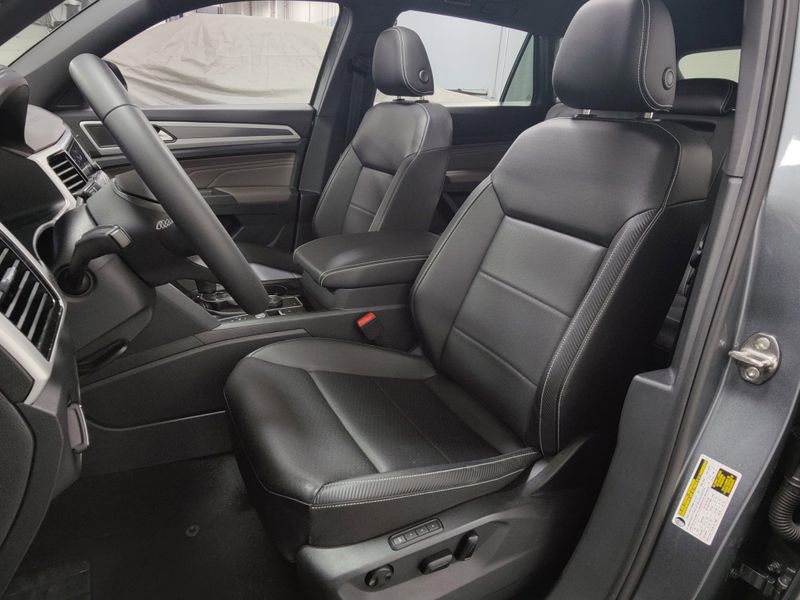 Used 2023 Volkswagen Atlas Cross Sport V6 SEL AWD w/Sunroof/NavImage 18