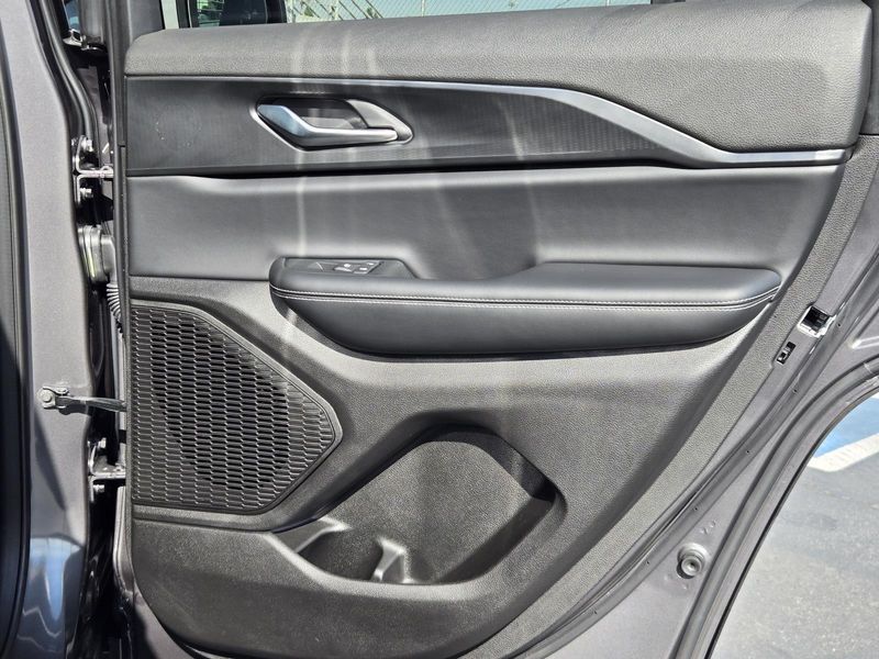 Used 2025 Jeep Grand Cherokee Laredo X 4x2