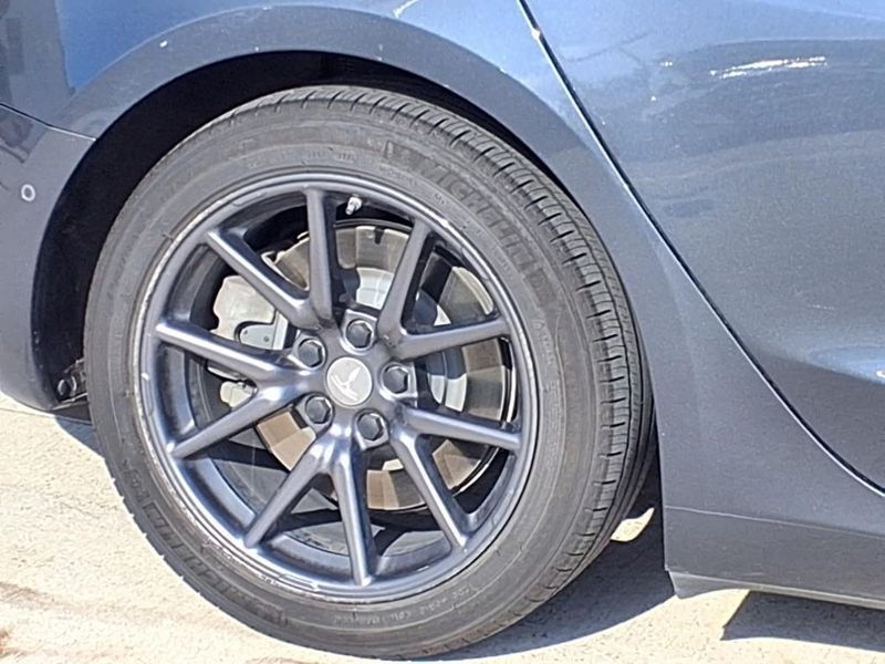 2020 Tesla Model 3 Standard Range PlusImage 9