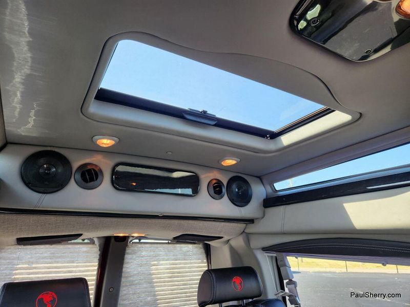 2024 Chevrolet Express Cargo 2500 photo 3
