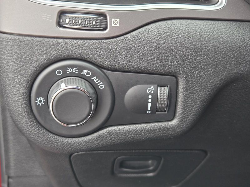 Used 2021 Jeep Cherokee Latitude FWD