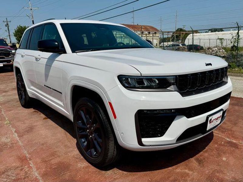 New 2026 Jeep Grand Cherokee Limited Reserve 4x4Image 3