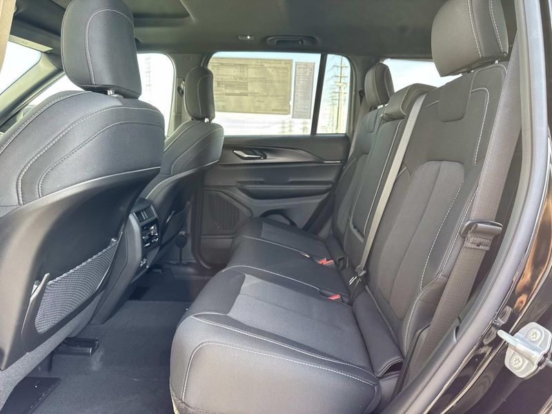 New 2026 Jeep Grand Cherokee Laredo X 4x2