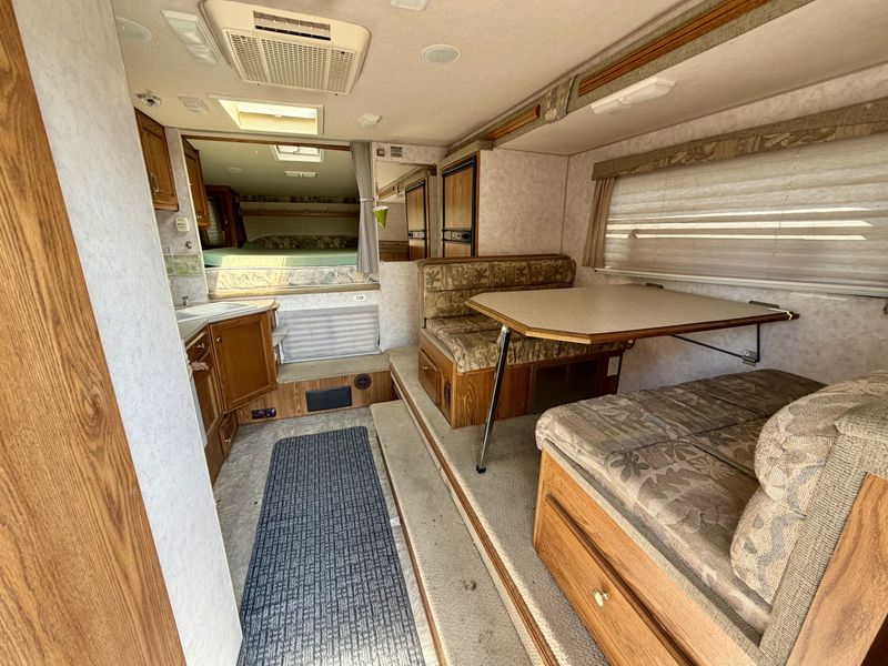 Used 2005 ARCTIC FOX 990 Image 5