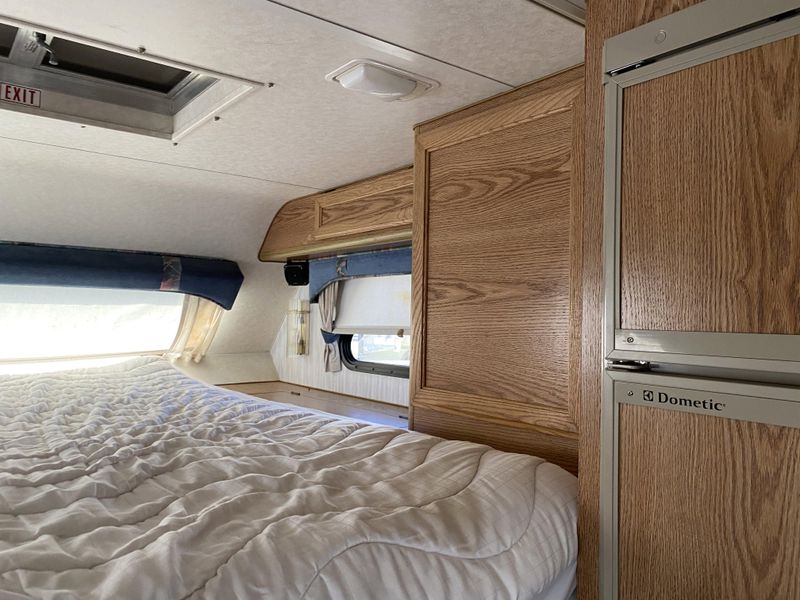 1994 LANCE 880 CAMPER Image 18