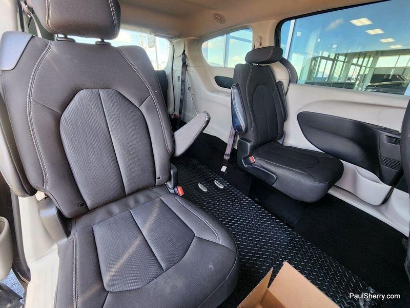 2022 Chrysler Voyager LXImage 51