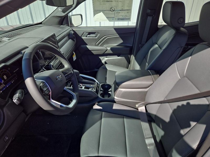 2026 Chevrolet Colorado Trail Boss photo 2