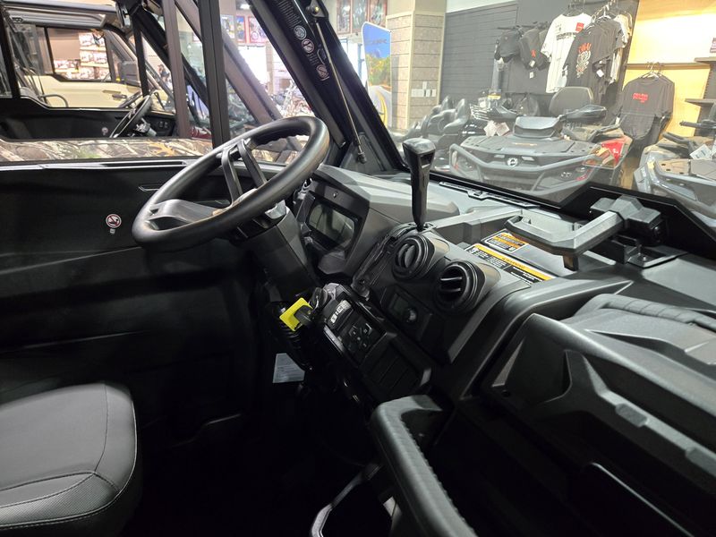 New 2025 Can-Am DEFENDER 6X6 LIMITED CAB HD10 FIERY RED Image 11