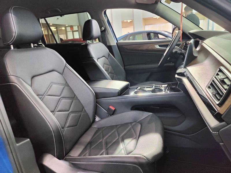 Used 2025 Volkswagen Atlas SE AWD w/TechnologyImage 11