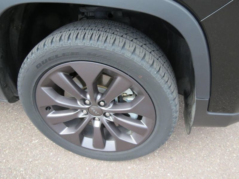 Used 2021 Jeep Cherokee 80th Anniversary Edition 4x4 4dr SUVImage 4