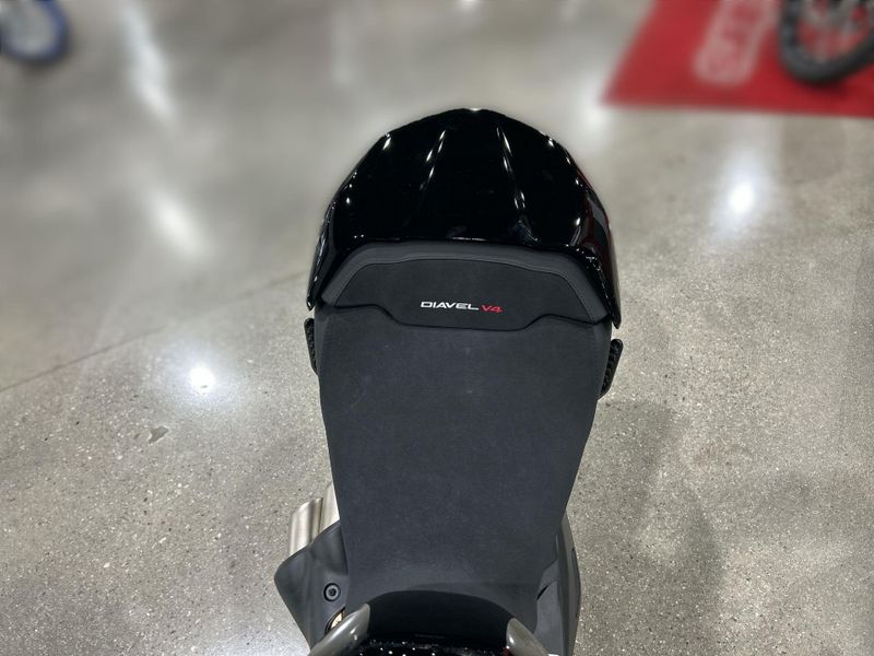 2024 Ducati DIAVEL V4 - DEMO Image 24
