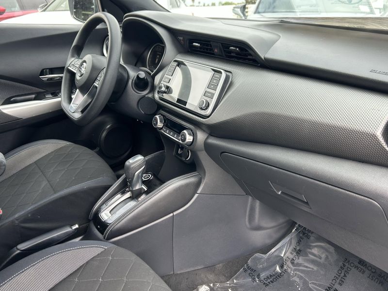 2018 Nissan Kicks SVImage 10