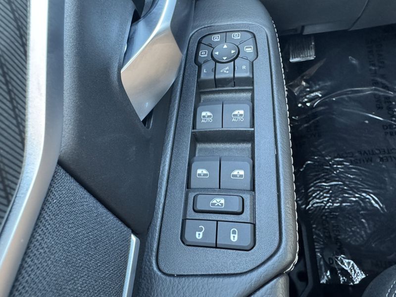 New 2025 RAM 3500 Big HornImage 17