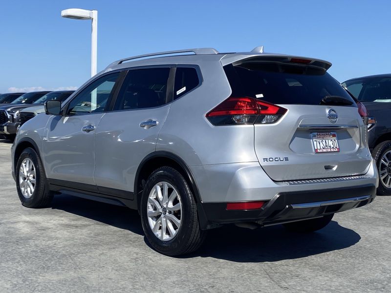 Used 2017 Nissan Rogue SVImage 5
