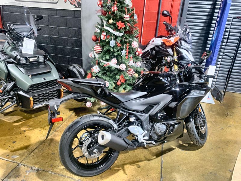 New 2026 Yamaha YZF-R3 ABS Image 11