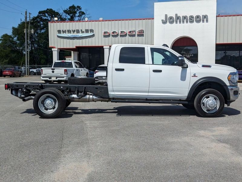 2023 RAM 5500 Chassis Tradesman in a Bright White Clear Coat exterior color and Diesel Gray/Blackinterior. Johnson Dodge 601-693-6343 pixelmotiondemo.com 
