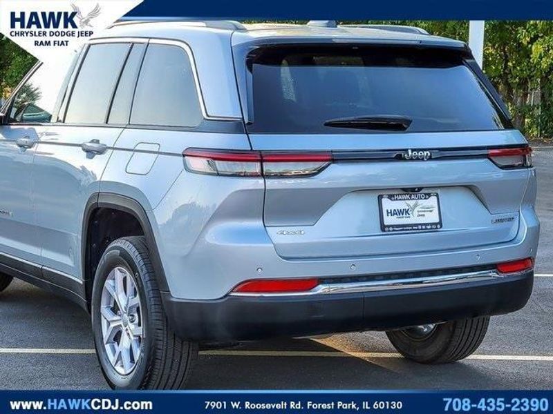 2022 Jeep Grand Cherokee Limited photo 2