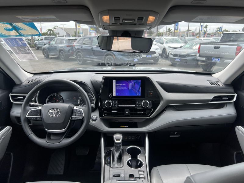 Used 2023 Toyota Highlander LImage 22