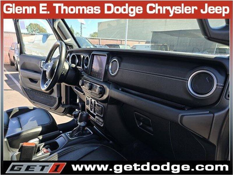 2021 Jeep Wrangler Unlimited Sahara photo 24