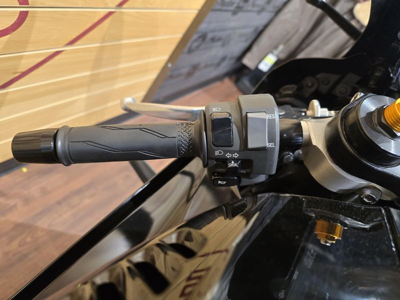 Used 2022 Yamaha YZF R7 Image 16