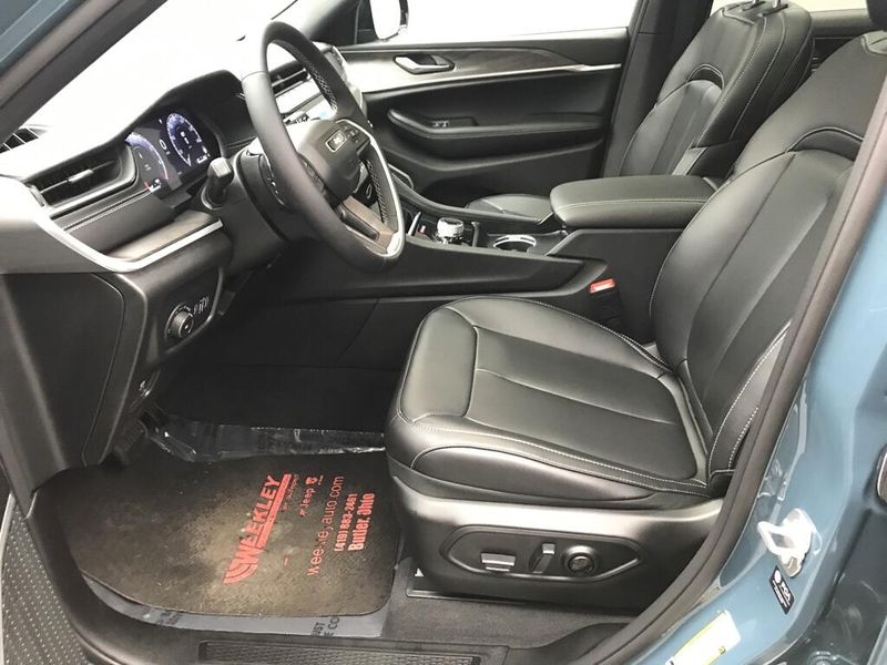 New 2026 Jeep Grand Cherokee L Limited 4x4Image 4