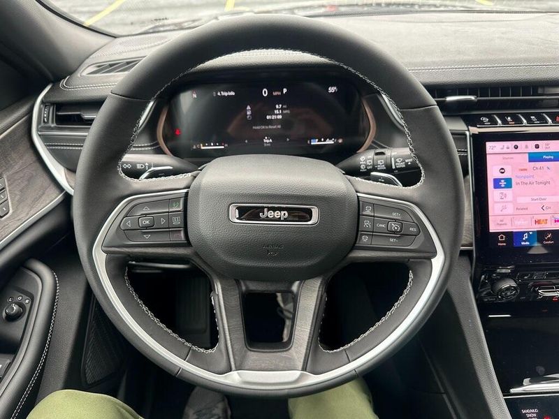 2025 Jeep Grand Cherokee Limited 4x4Image 2