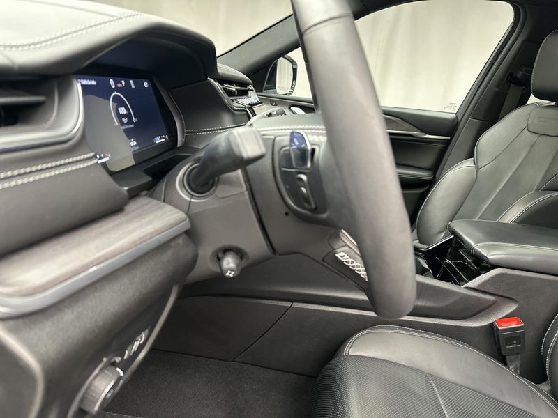 Used 2023 Jeep Grand Cherokee OverlandImage 5