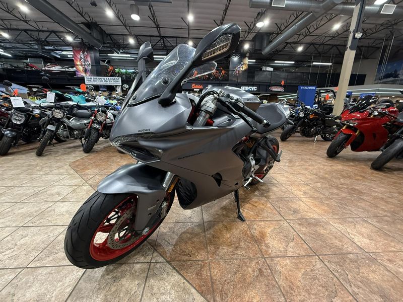2019 Ducati Supersport Image 11