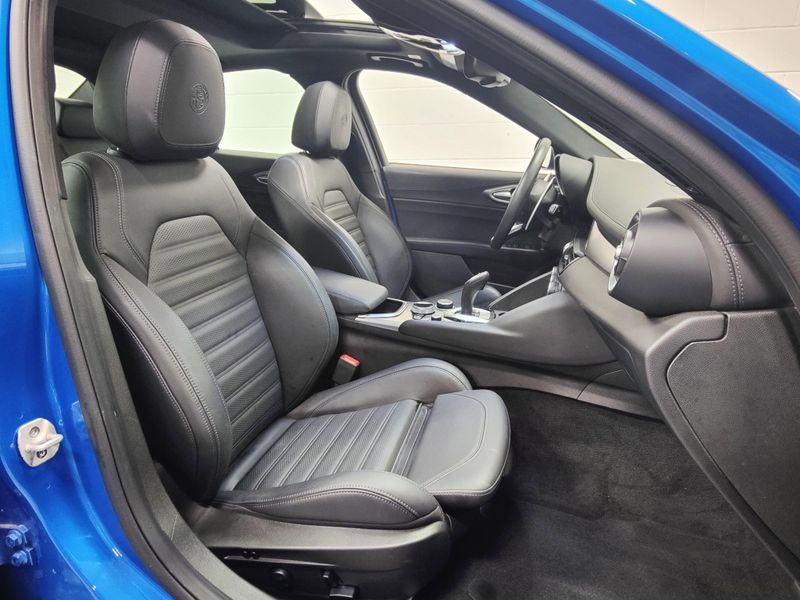 Used 2024 Alfa Romeo Giulia Veloce Premium AWD w/Sunroof/Activ AsstImage 5