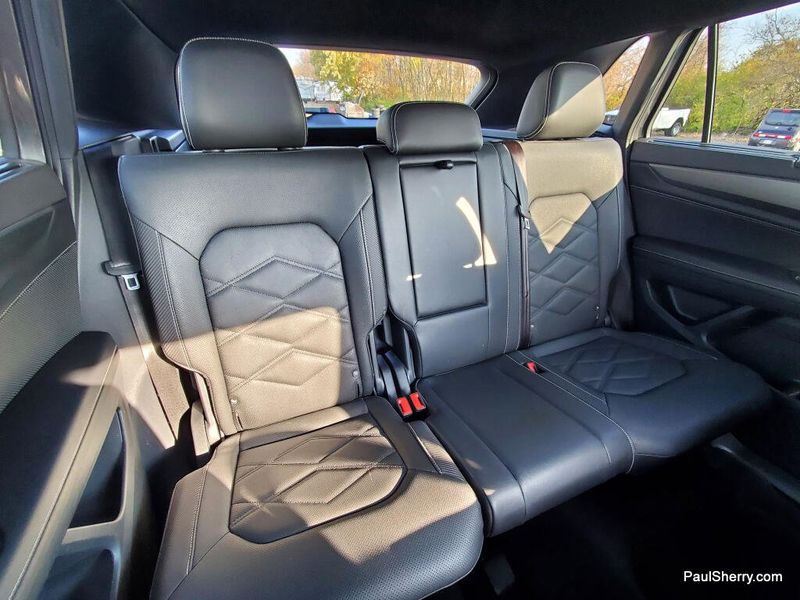 2025 Volkswagen Atlas Cross Sport SE Technology photo 3