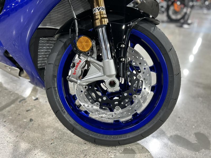 New 2025 Yamaha YZF-R1 Image 3